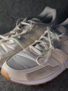 Adidas Women’s Retrorun GV7374 Chalk White Size 7.5 Sneakers Preowned